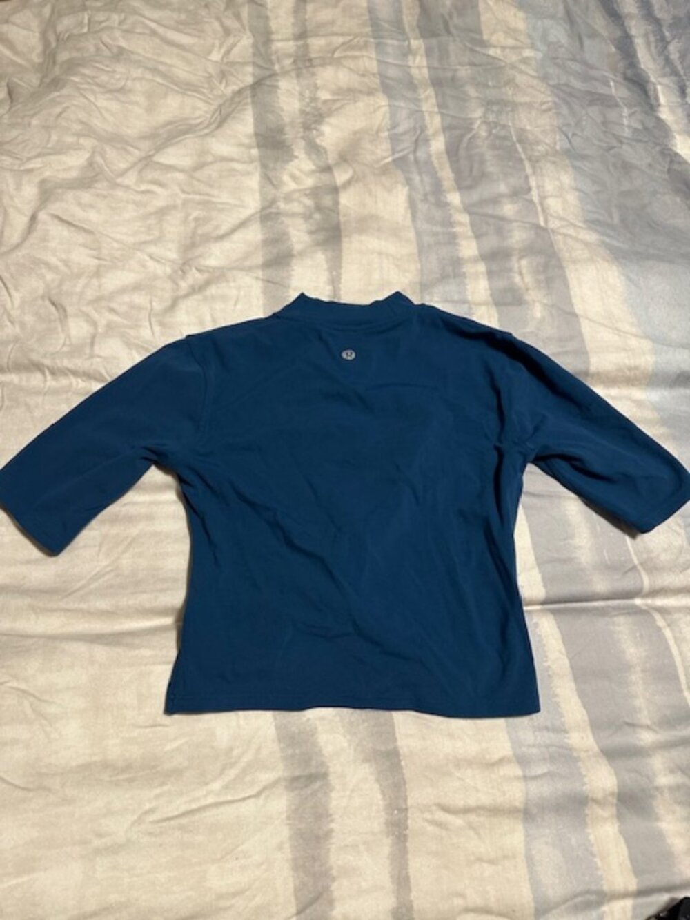 Lululemon Nulu T Shirt size 4